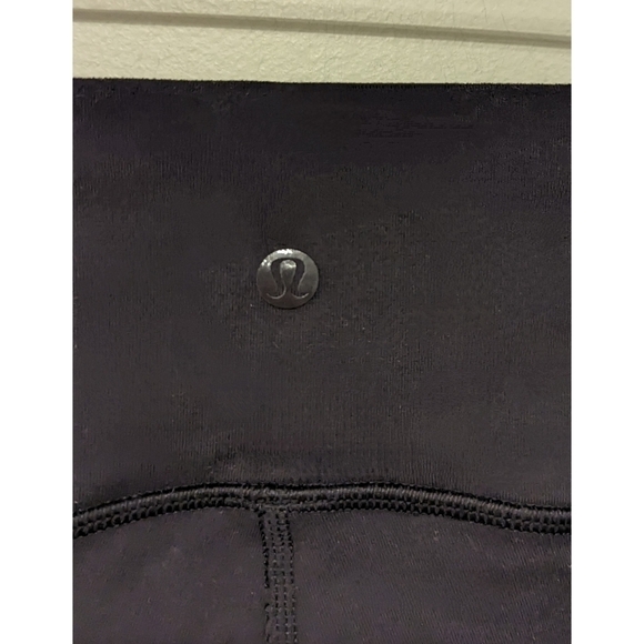 Lululemon True Self Crop II in Black Size 2 - Picture 3 of 6